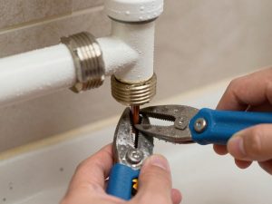 إصلاح تسريب مياه في صيانة السباكة إصلاح تسريب مياه في صيانة السباكة