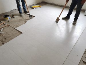 ترميم وتجديد الأرضيات والبلاط من مقاول ترميمات في الكويت