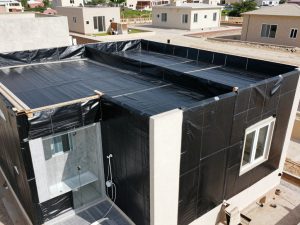 تطبيقات متعددة للعازل الأسود في المباني