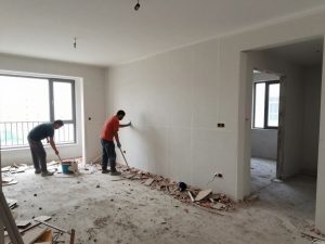 تكسير وإزالة الديكورات والتشطيبات الداخلية في شقة بالكويت