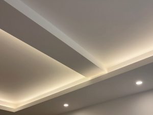 ديكورات جبس بورد مع إضاءة مخفية متكاملة مع أعمال ديكور وكهرباء