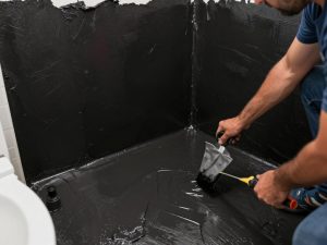 عزل حمامات ومطابخ بالعازل الأسود في الكويت