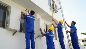 فريق صيانة متكامل من شركة متخصصة يقوم بأعمال صيانة شاملة