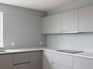 مطبخ حديث مطلي بصبغ مطفي مقاوم للبقع