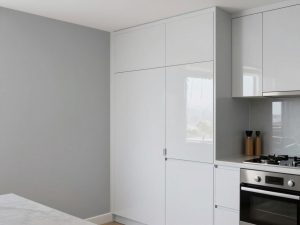 مطبخ عصري مطلي بصبغ لامع سهل التنظيف