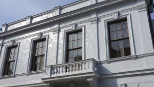 واجهة خارجية مطلية بصبغ لامع مقاوم للعوامل الجوية