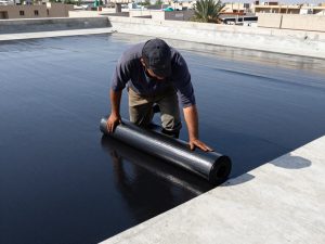 تطبيق العزل المائي على السطح