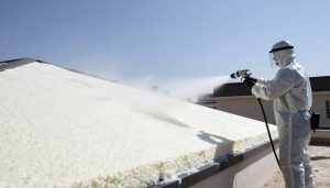 رش عزل الفوم على السطح